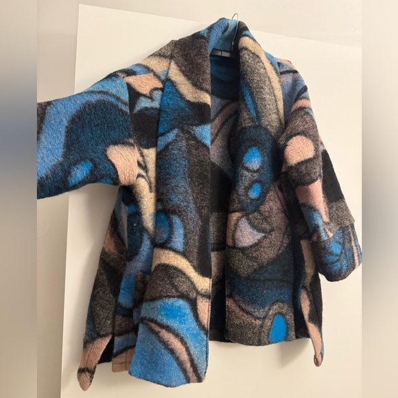 Abstract Patterned Coat - Picture 5 of 7